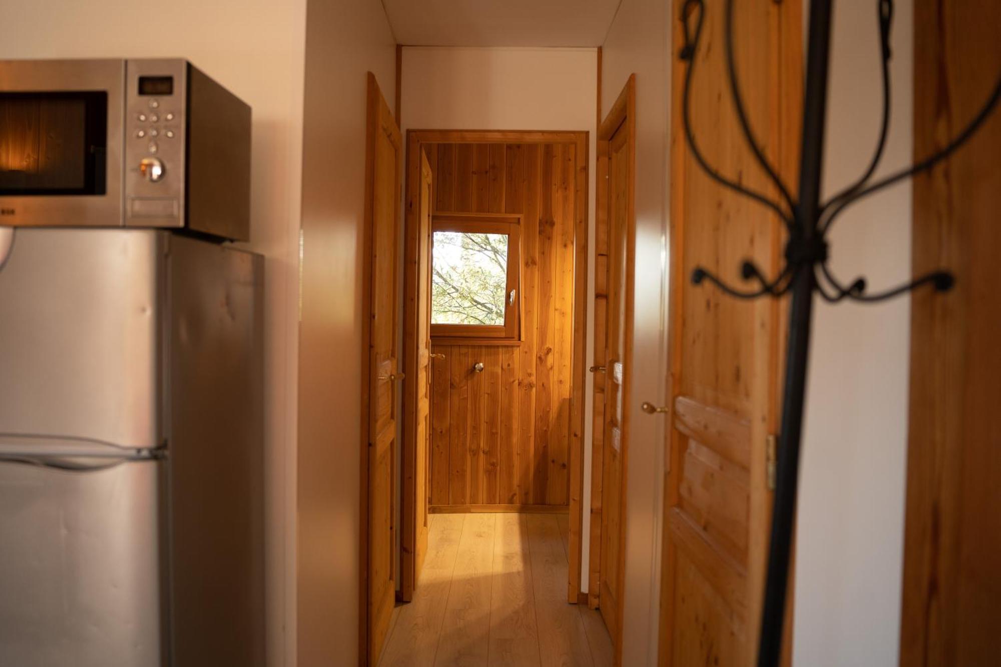 Chalet Dans Plusieurs Hectares De Nature *